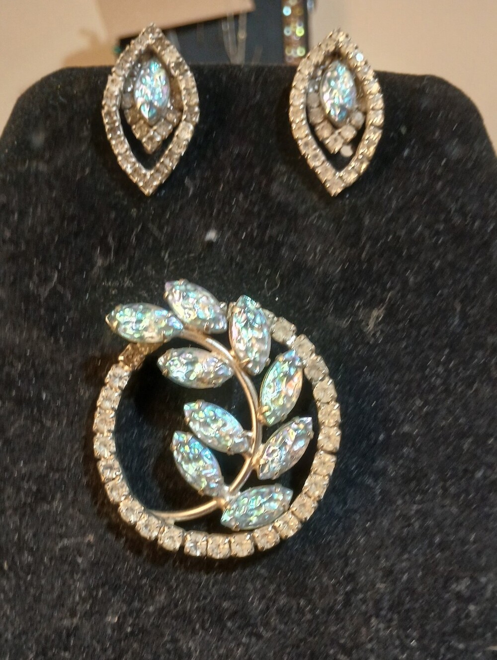 Vintage Crystal Leaf Circle Brooch Earrings Set - Iridescent Clear Stones